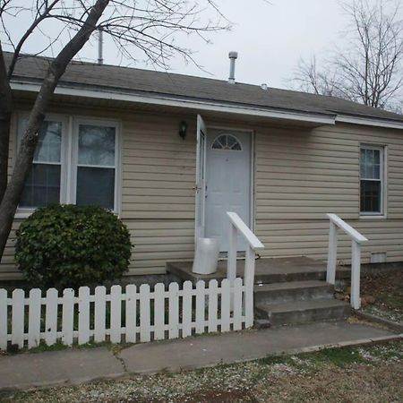 1 Bedroom With A Fireplace Close To Base Lawton Exterior foto